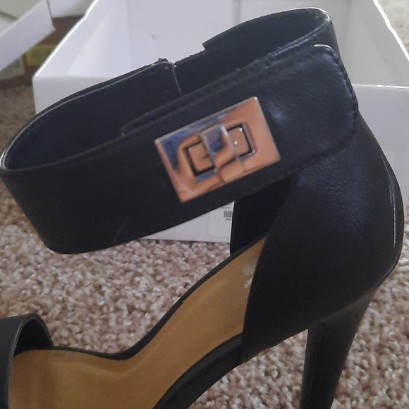 Classic black heels - Picture 6 of 6